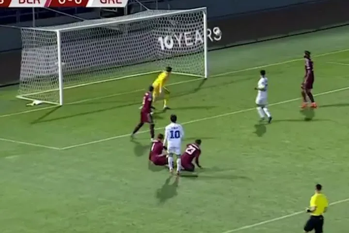 Το υπέροχο πλασέ του Τζόλη σταμάτησε στο κάθετο δοκάρι της Λευκορωσίας