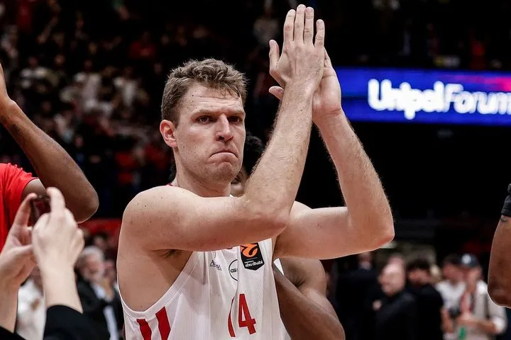 Αρμάνι Μιλάνο – Ολυμπιακός: Το κλείδωμα του Βεζένκοβ, η “ερυθρόλευκη” άμυνα που είχε πρόβλημα και ο εκτελεστής Έλις