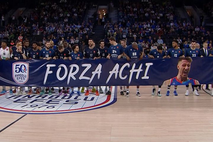 Συγκλονιστική κίνηση με πανό για τον Πολονάρα στο Εφές-Αρμάνι: “Ακίλε Γερά”