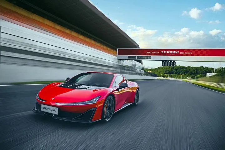 Η GAC με το ηλεκτρικό “τέρας” Hyptec SSR μπήκε στο βιβλίο των Ρεκόρ Guinness με drift στα 213,523 χλμ./ώρα