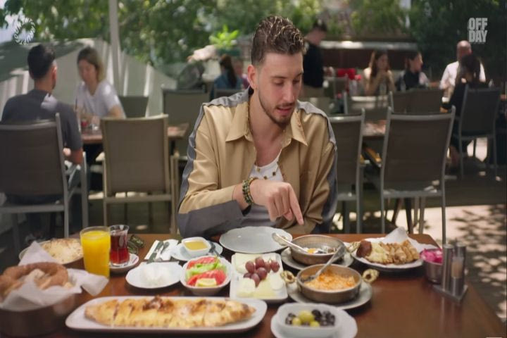 Αλπερέν Σενγκούν: Τουριστικός οδηγός στην Κωνσταντινούπολη