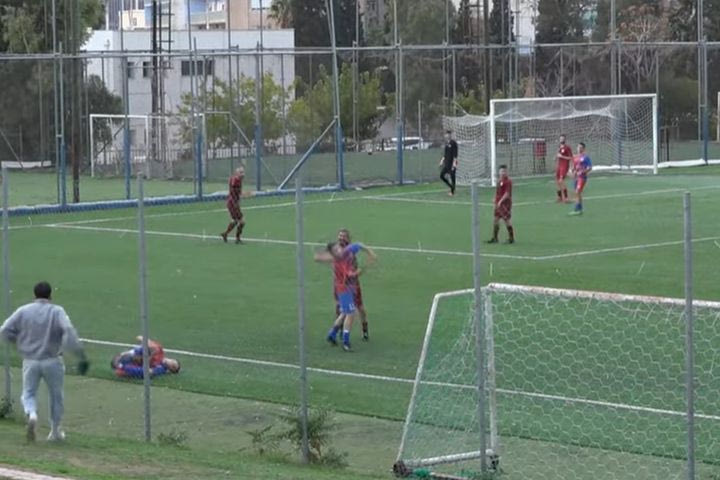 ΕΠΣΑ: Χάος σε αγώνα για τη Β’ Κατηγορία, ποδοσφαιριστής αποβλήθηκε για κλωτσιά και γροθιά σε αντιπάλους του