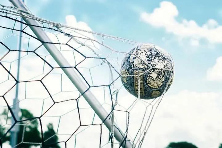 Ο ποδοσφαιριστής που βυθίστηκε στο "σκοτάδι" των ναρκωτικών και η δεύτερη ευκαιρία του