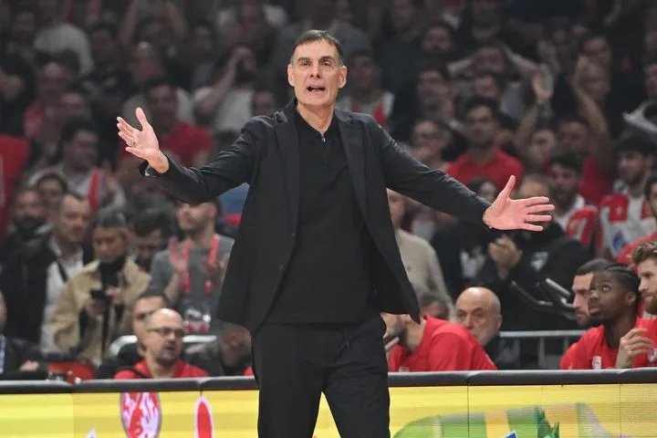 Οι οδηγίες του Γιώργου Μπαρτζώκα στο τρίτο δεκάλεπτο