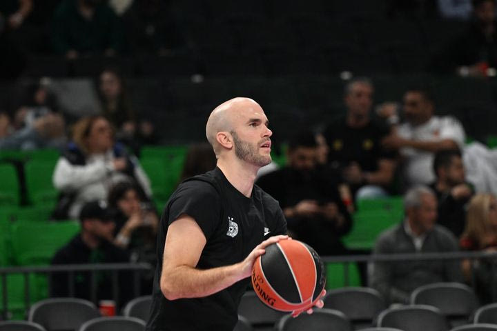 Παναθηναϊκός: Οι φίλοι των πρασίνων χειροκρότησαν τον Καλάθη, μόλις βγήκε για ζέσταμα