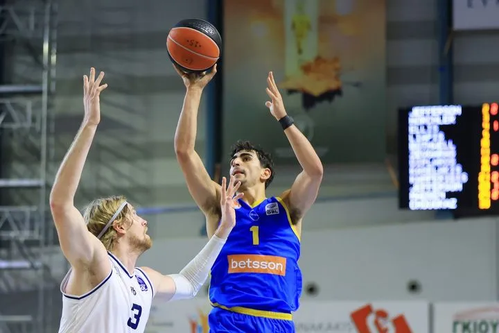 Ισπανία: Με τον Καρντένας του Περιστερίου Betsson η πρώτη κλήση του Ματέο για τα προκριματικά του Μουντομπάσκετ 2027