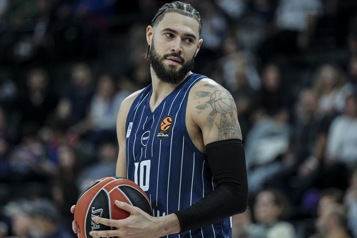 Εφές – Μπάγερν 74-72: Ο Κορντινιέ έπαιξε και για τον Λάρκιν, ο Ντίνγουιντι έχασε σουτ για τη νίκη