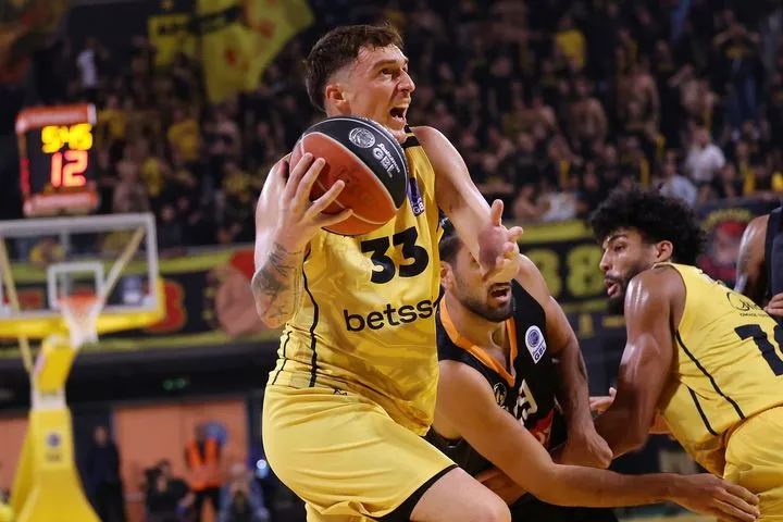 Άντζουσιτς: “Ευγνώμων που βρίσκομαι σε μια ιστορική ομάδα όπως ο Άρης, θα ήταν υπέροχο να γνωρίσω τον Γκάλη”