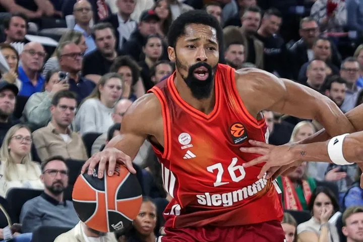 Ο Ντίνγουιντι έμεινε στα ρηχά, αλλά η Μπάγερν πέρασε από την έδρα της Ράστα Βέχτα με ανατροπή 13 πόντων