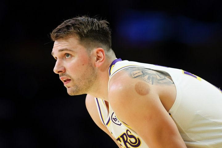 Λος Άντζελες Λέικερς: Χωρίς Ντόντσιτς και Ριβς κόντρα στους Μπλέιζερς