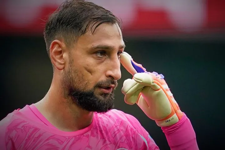 Μάντσεστερ Σίτι: Ο προπονητής της Λιντς κατηγόρησε τον Ντοναρούμα ότι έκανε τον τραυματία, για να δώσει οδηγίες στους παίκτες του ο Γκουαρδιόλα