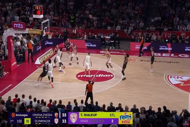 Ερυθρός Αστέρας – Ολυμπιακός: Το τρίποντο του Ντόρσεϊ που έδωσε προβάδισμα στους ερυθρόλευκους ένα λεπτό πριν τη λήξη του ημιχρόνου