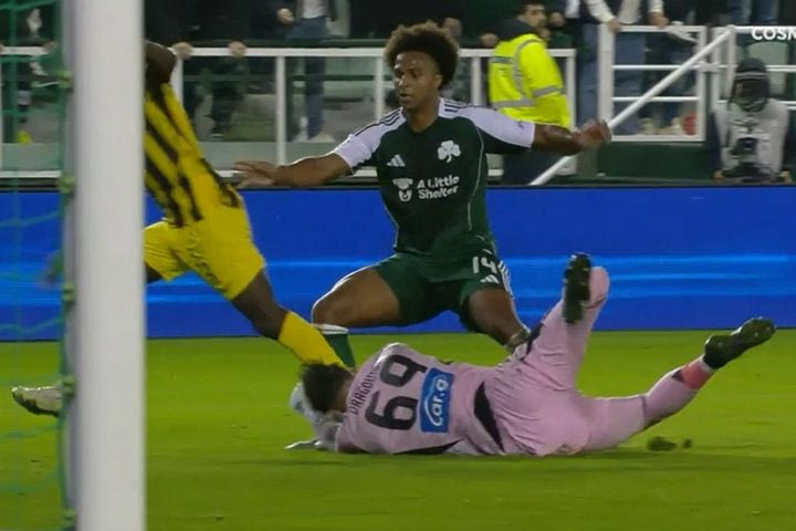 Παναθηναϊκός – ΑΕΚ: Ασυνεννοησία Ντραγκόβσκι και Πάλμερ-Μπράουν, ο Κοϊτά κέρδισε πέναλτι και ο Γιόβιτς έκανε χατ-τρικ