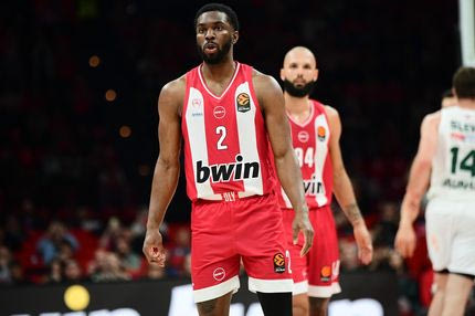 Τα μηνύματα συμπαράστασης προς τον τραυματία Έβανς από τους Μάικ Τζέιμς και Μονέκε