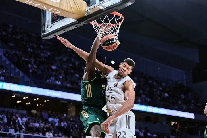 EuroLeague: Διπλή συμμετοχή Φαρίντ στα κορυφαία καρφώματα του Νοεμβρίου από δημιουργίες του Σλούκα