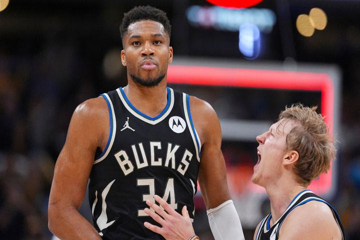 Γιάννης Αντετοκούνμπο, Πέισερς: Οι Μπακς δημοσίευσαν τέσσερις μυθικές φωτογραφίες από το buzzer-beater του Greek Freak και όσα ακολούθησαν