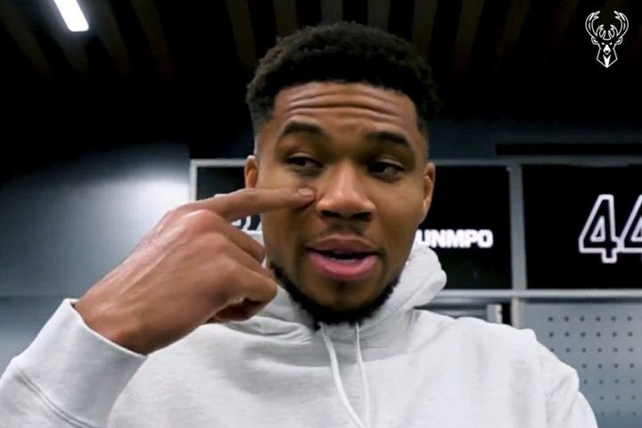 Ο φιλικός σας γείτονας Γιάννης: Ο Greek Freak ρωτήθηκε για το μαυρισμένο του μάτι κι έδωσε αφοπλιστική απάντηση για το πώς σταμάτησε κλέφτη
