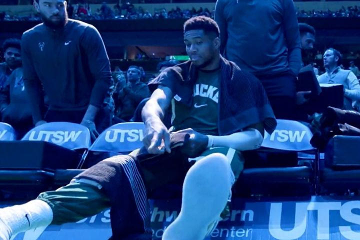 NBA: Ο Γιάννης Αντετοκούνμπο παρατήρησε το όνομα του Κώστα στο παρκέ των Μάβερικς