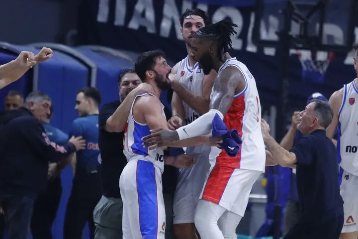 Το τρίποντο του Γκίκα που λύτρωσε τον Πανιώνιο στη δεύτερη παράταση και η καθολική αποθέωση του Έλληνα γκαρντ στη Γλυφάδα