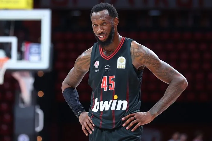 Χολ: “Ποτέ δεν μετράω τα καρφώματα”