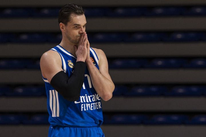 Σκαριόλο για Χεζόνια: “Έχει ένα πρόβλημα στη μέση, ελπίζουμε να είναι έτοιμος για τον Παναθηναϊκό”