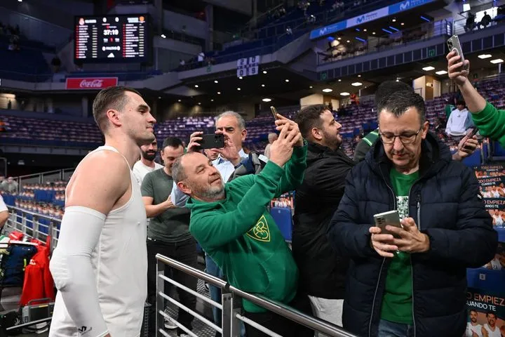 Ρεάλ – Παναθηναϊκός AKTOR: Ο Χεζόνια φωτογραφήθηκε με φίλους των πρασίνων