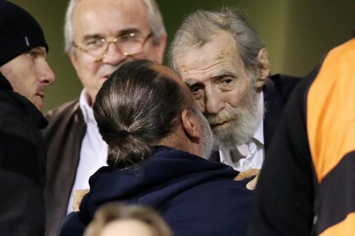 Παναθηναϊκός – ΑΕΚ: Ο ασπασμός Ηλιόπουλου και Γιώργου Βαρδινογιάννη στη Λεωφόρο