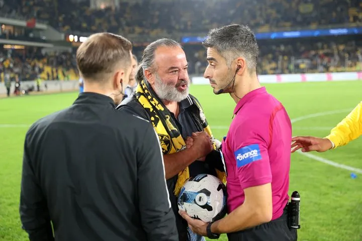 Ο Ηλιόπουλος πήγε στον Παπαδόπουλο μετά το τέλος του αγώνα