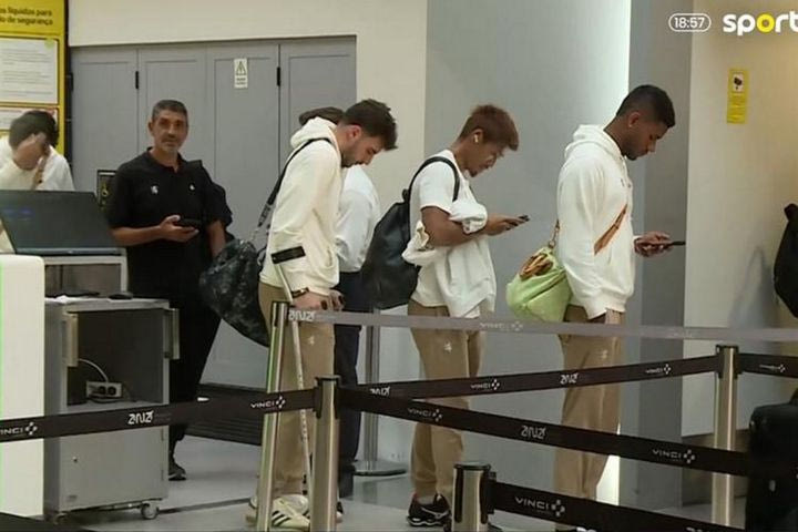 Ανησυχία για τον Ιωαννίδη: Επέστρεψε με πατερίτσες από τις Αζόρες