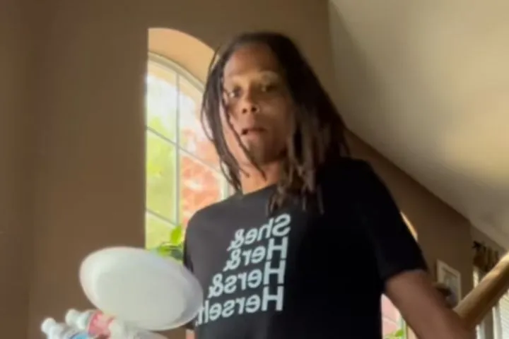 To συγκλονιστικό VIDEO της Μάριον Τζόουνς: “Τα γόνατά μου κρέμονται από μια κλωστή, αλλά ακόμα στέκομαι όρθια”