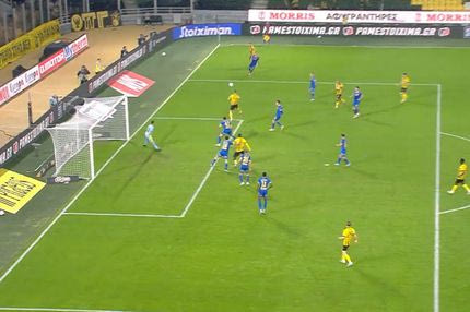 Η κεφαλιά του Καλοσκάμη στο 39′ πέρασε άουτ