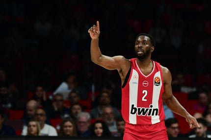 Οι φίλοι του Ολυμπιακού φώναξαν ρυθμικά το όνομα του Έβανς πριν τη λήξη της αναμέτρησης με τη Ζάλγκιρις