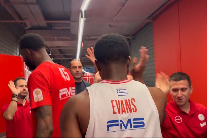 Ολυμπιακός: Το “οε, οε, οε Έβανς” του Φουρνιέ στα αποδυτήρια