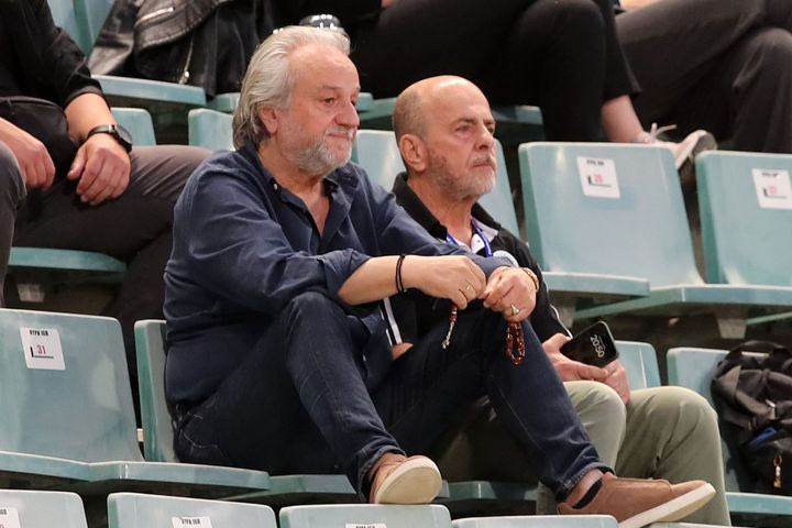 Η απάντηση του Γιάννη Αλαφούζου σε ερώτηση του Παντελή Βλαχόπουλου για το αν έχει ρόλο στην ΠΑΕ ο Γιάννης Κομπότης: “Είναι ποδοσφαιρικός φίλος, δεν έχει σχέση με τον Παναθηναϊκό”