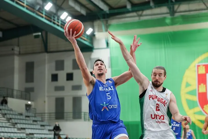 Πορτογαλία – Ελλάδα 68-76: Η Εθνική έκανε το καθήκον της και το 2/2 στα προκριματικά του MundoBasket 2027 με μπροστάρη τον Λαρεντζάκη