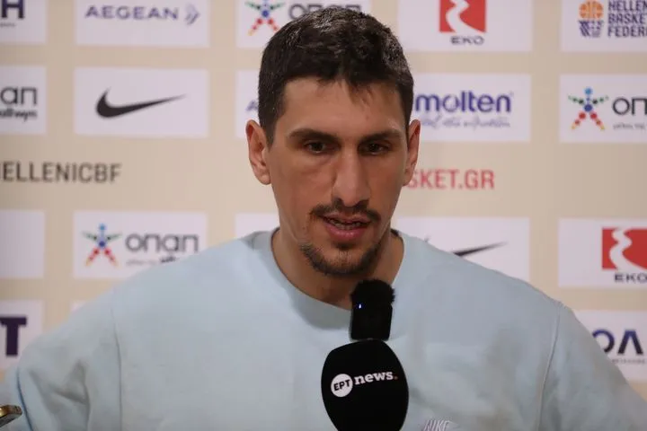 Λαρεντζάκης: “Είμαστε πιο χαλαροί και ήρεμοι, μετά το μετάλλιο – Θα δώσουμε το 100% για να κερδίσουμε τη Ρουμανία”