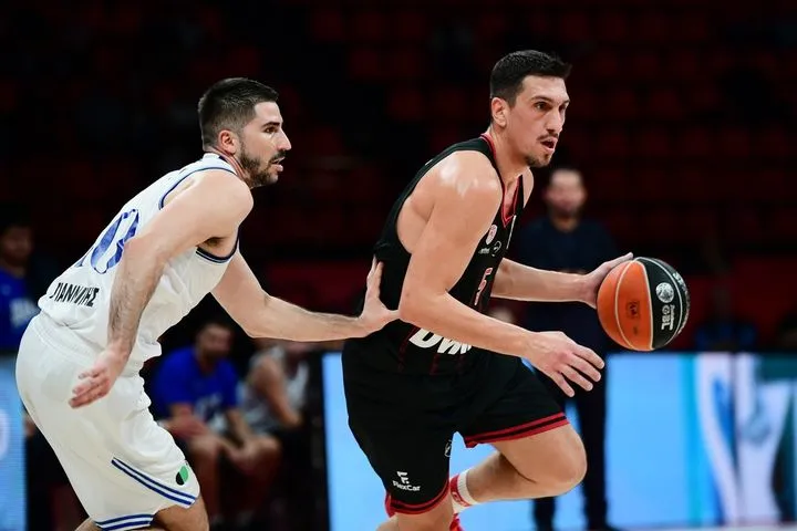 Ο Ολυμπιακός έβαλε 50 πόντους στο πρώτο μέρος του αγώνα με τον Ηρακλή χωρίς τρίποντο