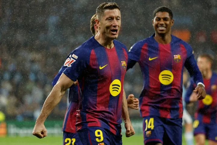 Μπαρτσελόνα: Ο Λεβαντόβσκι σκέφτεται να πει αντίο στα γήπεδα, αν δεν υπογράψει νέο συμβόλαιο με τους μπλαουγκράνα