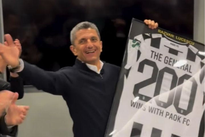 ΠΑΟΚ: Φρενίτιδα στα αποδυτήρια και αποθέωση στον Λουτσέσκου για τις 200 νίκες με τον Δικέφαλο