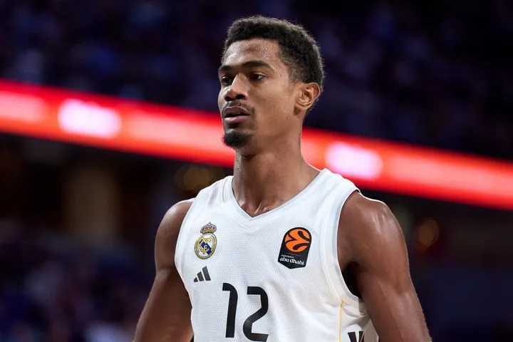 Η Ρεάλ έφαγε 100, αλλά έβαλε 111 και πέρασε από τη Γρανάδα: Έλαμψε ξανά ο Μάλεντον, κομβικός ο Χεζόνια