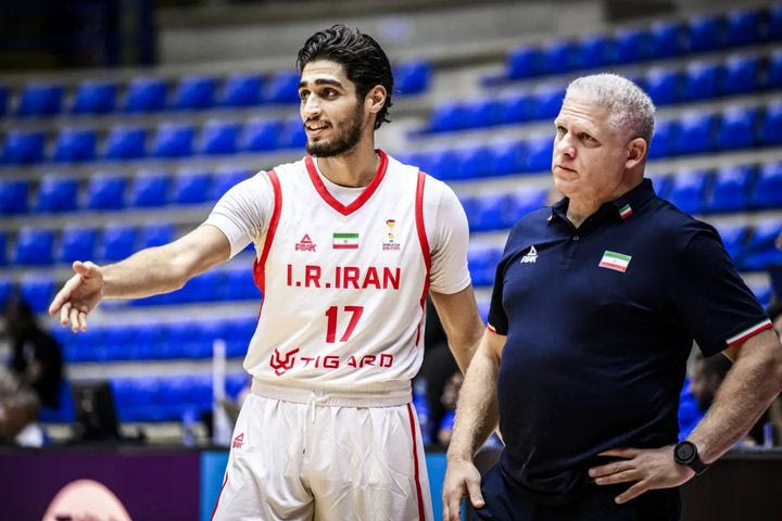 Προκριματικά MundoBasket 2027: Με νίκη και 19 τρίποντα ξεκίνησε το Ιράν του Μανωλόπουλου