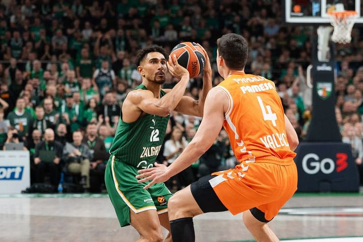Ζάλγκιρις – Βαλένθια 86-77: Συνεχίζουν ακάθεκτοι οι Λιθουανοί με καθοριστικό Λο και νταμπλ-νταμπλ από τον Ράιτ