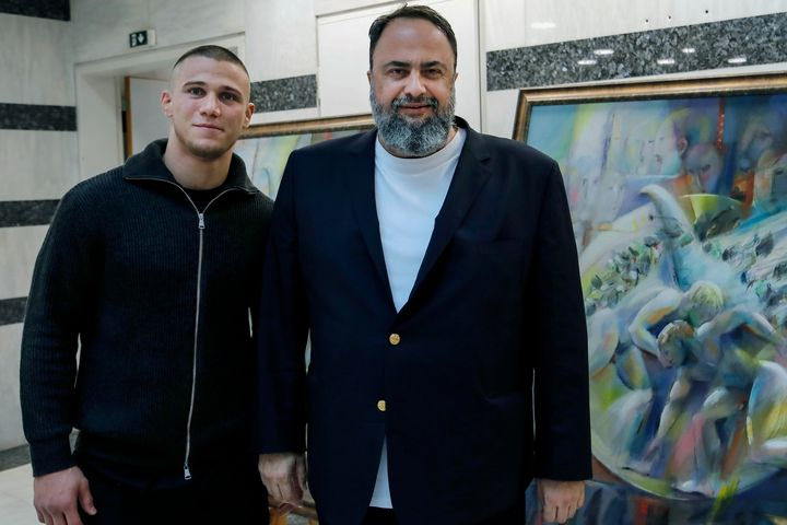 Ο Βαγγέλης Μαρινάκης στηρίζει τον Παγκόσμιο Πρωταθλητή πάλης Γιώργο Κουγιουμτσίδη στο δρόμο για τους Ολυμπιακούς Αγώνες του Λος Αντζελες