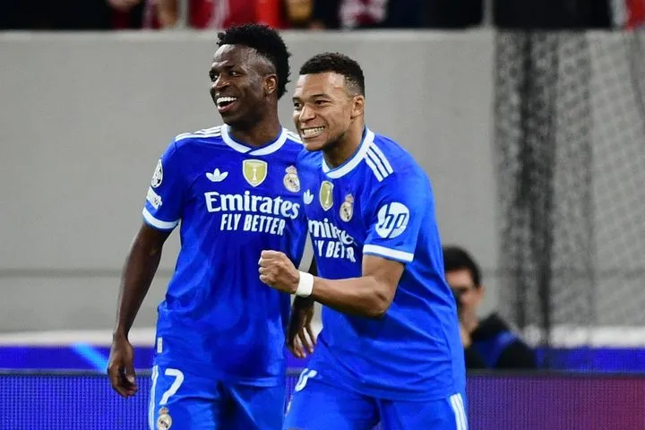 O Εμπαπέ πλάσαρε τον Τζολάκη και έκανε χατ-τρικ μέσα σε 8 λεπτά για το 3-1