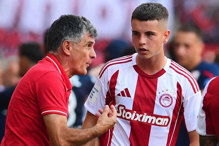 Ολυμπιακός: Γιατί δεν βιάζεται να υπογράψει ο Μεντιλίμπαρ, πώς σκέφτεται το μέλλον του ο Μουζακίτης