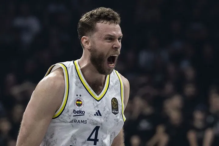 Έξαλλοι στη Φενέρμπαχτσε με πανό της Παρτίζαν: “Ελπίζουμε να τους καλωσορίσουμε θερμά στην έδρα μας”