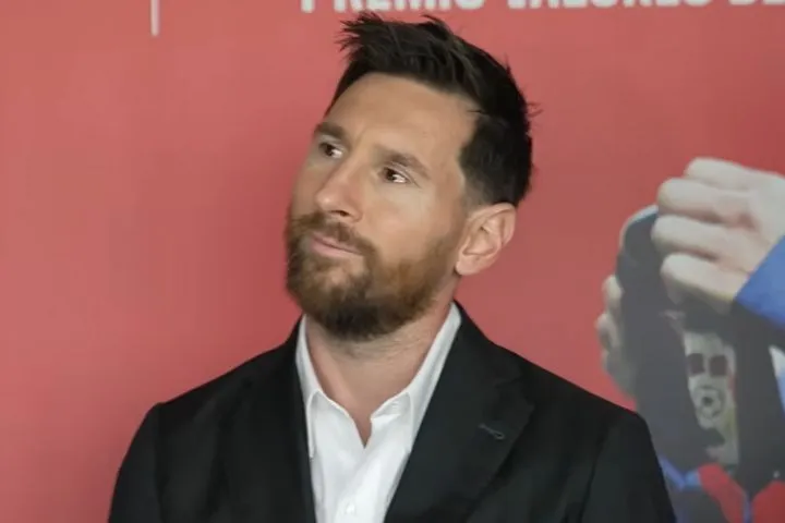 Μέσι: Δάκρυσε ο Αργεντινός, κατά την παραλαβή του βραβείου για τον πιο αγαπητό παίκτη στην ιστορία της Μπαρτσελόνα