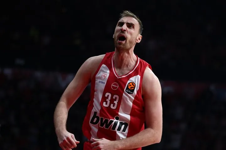 Ο Νίκολα Μιλουτίνοβ κορυφαίος ριμπάουντερ της EuroLeague: Ποιους άφησε πίσω του ο σέντερ του Ολυμπιακού