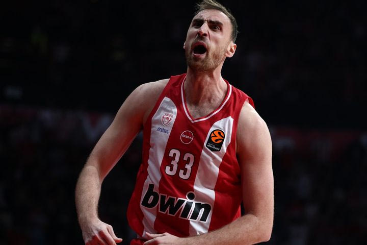 Η βασική αρχή της άμυνας στον Ολυμπιακό, το δίδυμο των άσων και ο σπουδαίος Μιλουτίνοβ