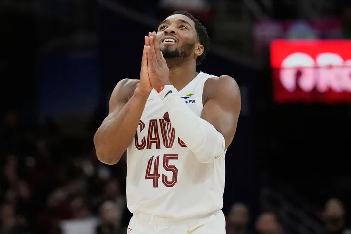 Καβαλίερς – Κλίπερς 120-105: Ο Μίτσελ πήρε φωτιά και οδήγησε το Κλίβελαντ στη νίκη